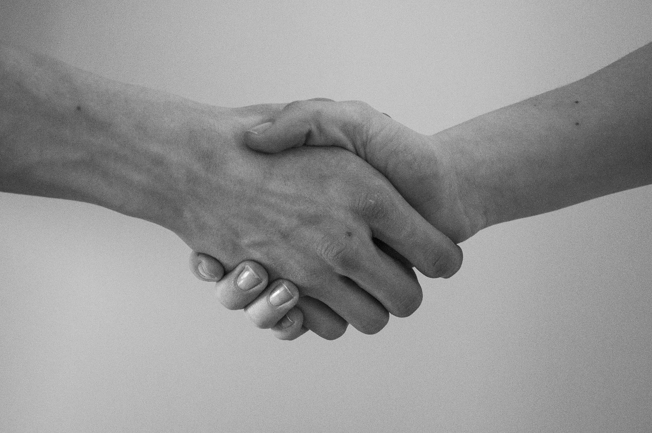 握手を失礼にならない方法とは？